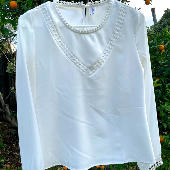 Elegant Blouse, Never Before Worn!!! - Picture 7 of 8